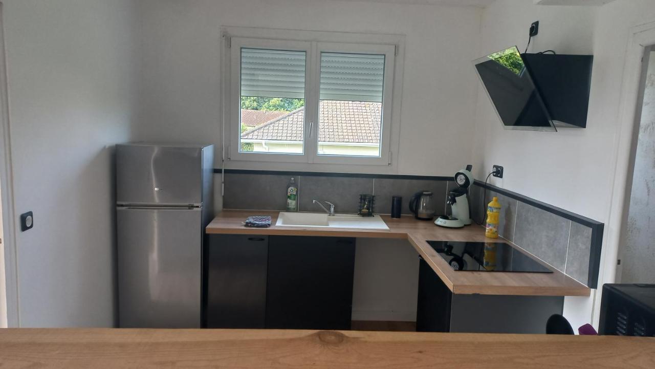 Maison Spacieuse Avec Un Terrain Casseneuil Exterior foto